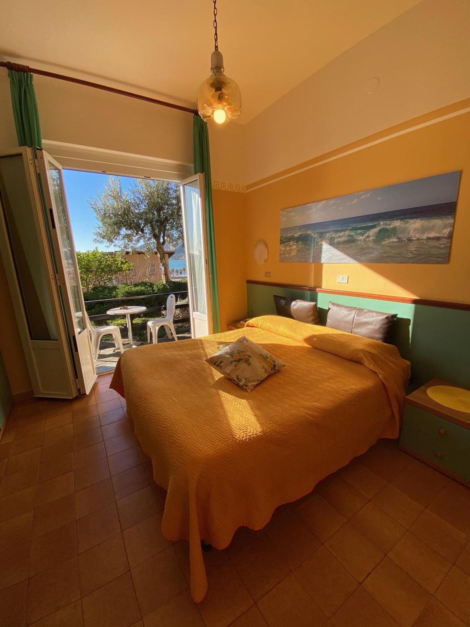 Albergo La Pineta Marina dʼMarina dʼAndora Habitación foto