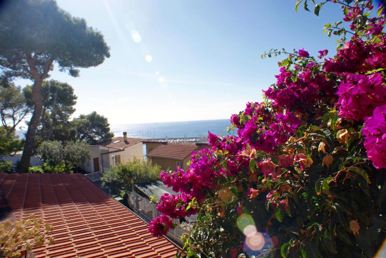 Albergo La Pineta Marina dʼMarina dʼAndora Exterior foto